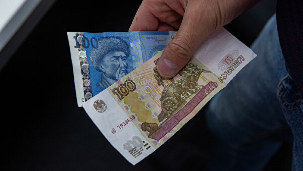Для защиты национальной валюты Дастан Бекешев предложил ввести ограничение рубля