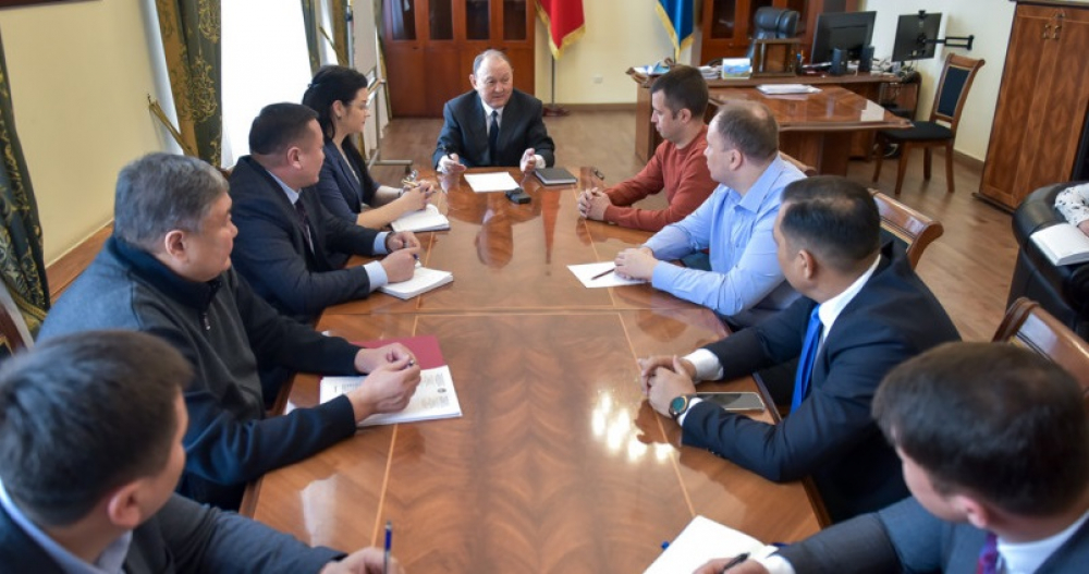 Мэр Бишкека провел встречу с руководителями сети гипермаркетов «Фрунзе» и «Глобус»