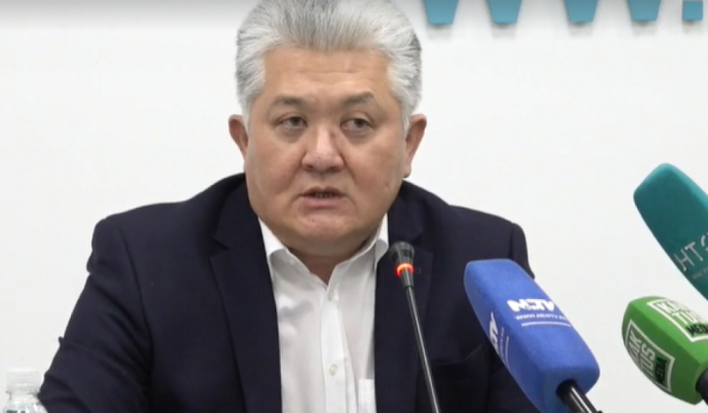 Алмазбек Исманкулов заявил, что Алымкадыр Бейшеналиев не соблюдает Конституцию Кыргызстана