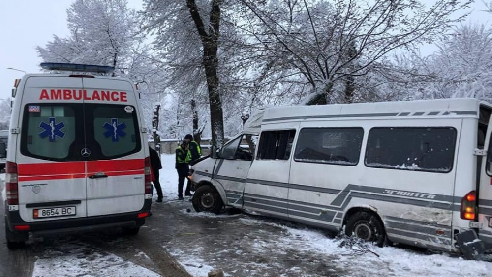 В Бишкеке погиб водитель маршрутки - не справился с управлением 