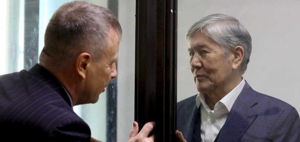 Алмазбек Атамбаев потребовал удалить его из зала суда