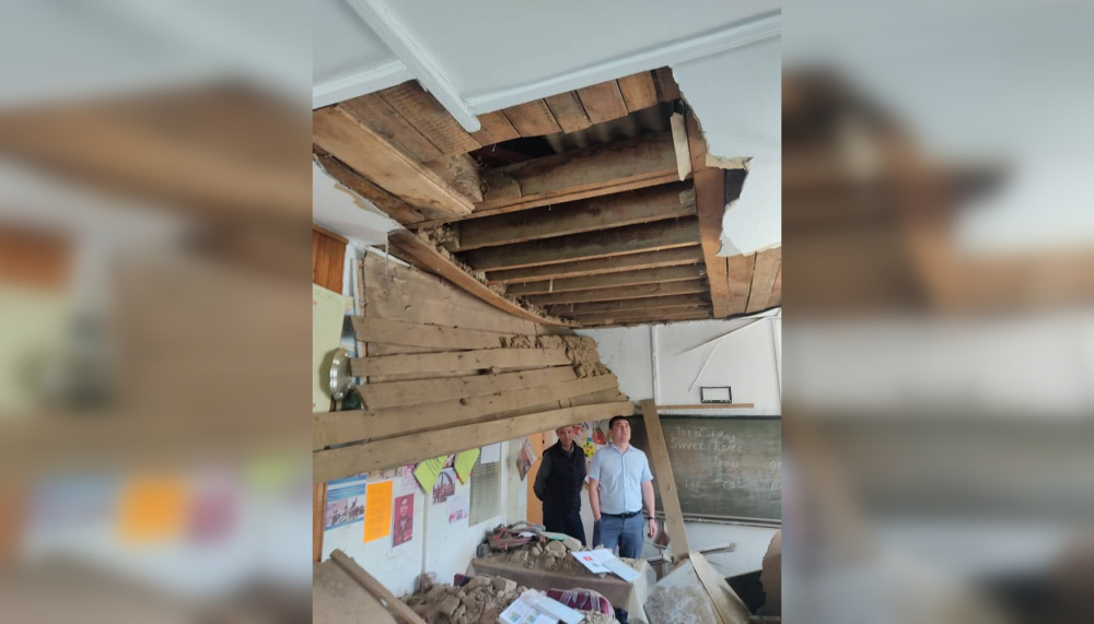 После обрушения потолка в школе в Чаткале в больнице остаются ребенок и учитель