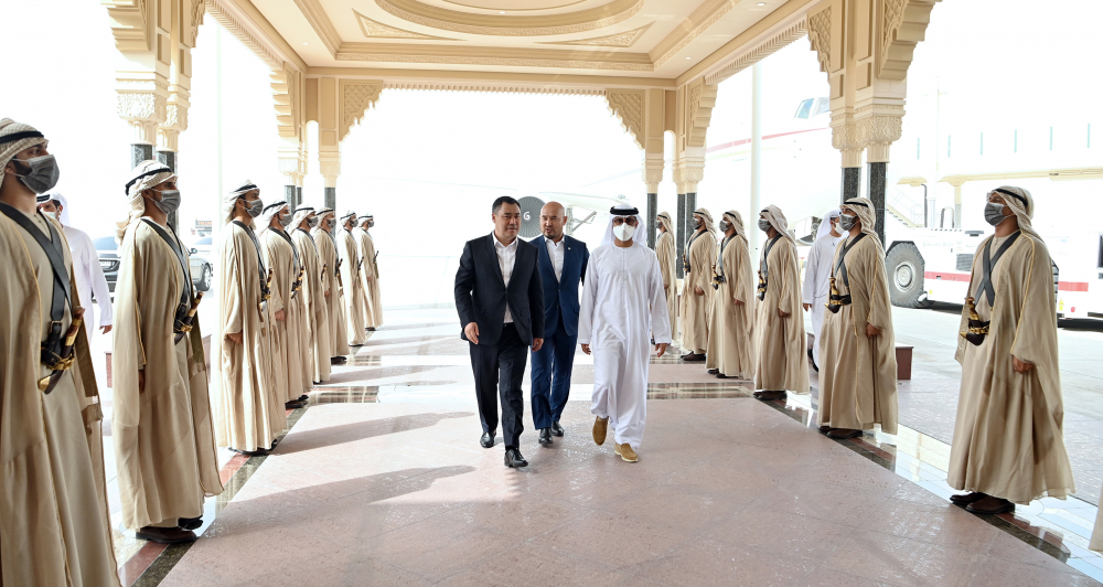 Садыр Жапаров встретился с министром энергетики и инфраструктуры ОАЭ Сухэйлом Аль-Мазруэем