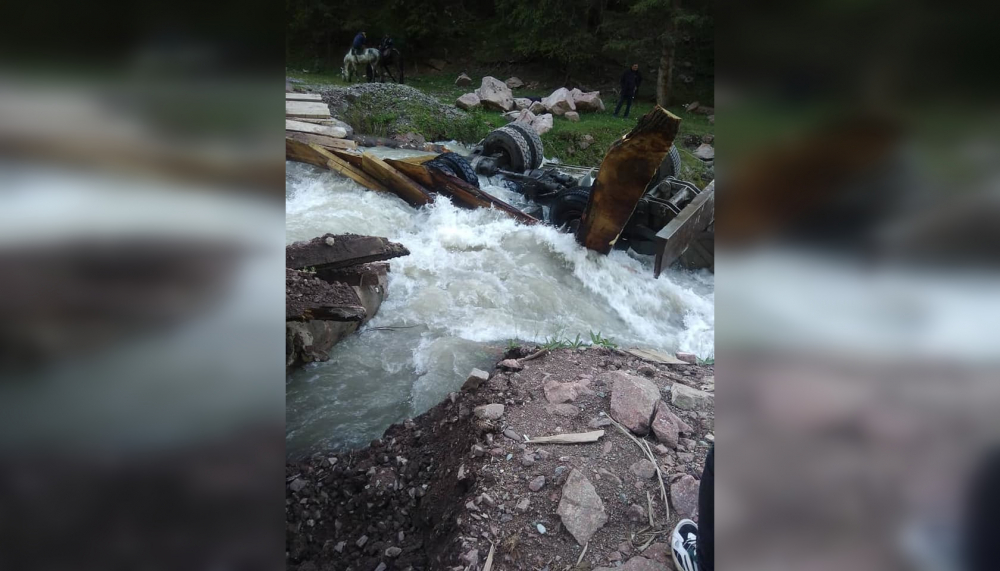 В Джети-Огузском районе на реке сорвался мост, погиб мужчина