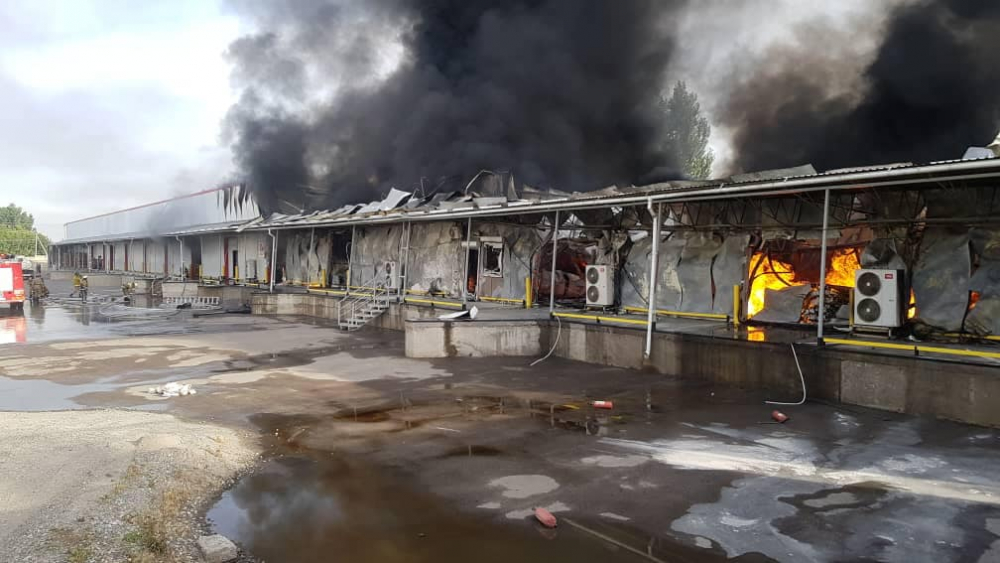 Крупный пожар произошел на складе в столичном жилмассиве "Колмо"