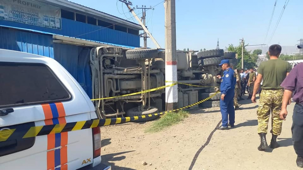 В аварии с участием грузовика в Кара-Суйском районе погибли 6 человек