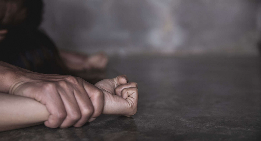 16-летняя девочка, пострадавшая от сексуального насилия в Токмоке, попала в реанимацию