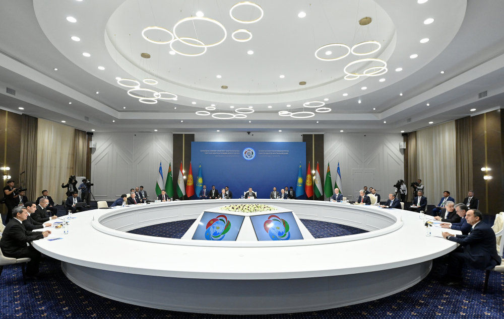 Казахстан, Кыргызстан, Таджикистан, Туркменистан и Узбекистан подписали Договор о дружбе, добрососедстве и сотрудничестве в целях развития Центральной Азии в XXI веке