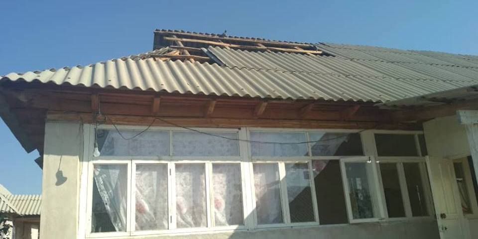 В Ноокенском районе шквалистый ветер сорвал крышу с жилых домов и хозпостроек