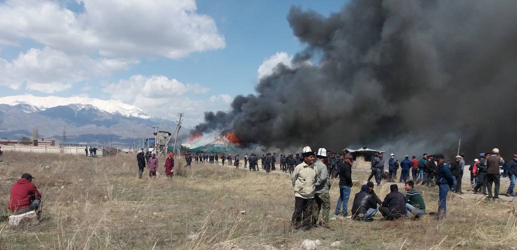 По факту поджога фабрики в Тогуз-Тороуском районе возбуждено уголовное дело
