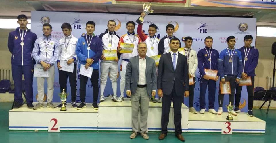 Кыргызстанцы завоевали восемь золотых наград открытого Кубка Узбекистана по фехтованию