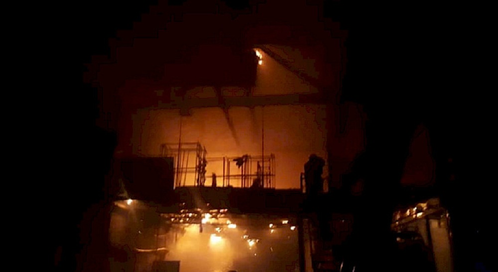 Пожар в столичном мебельном цехе тушили пять часов (фото)